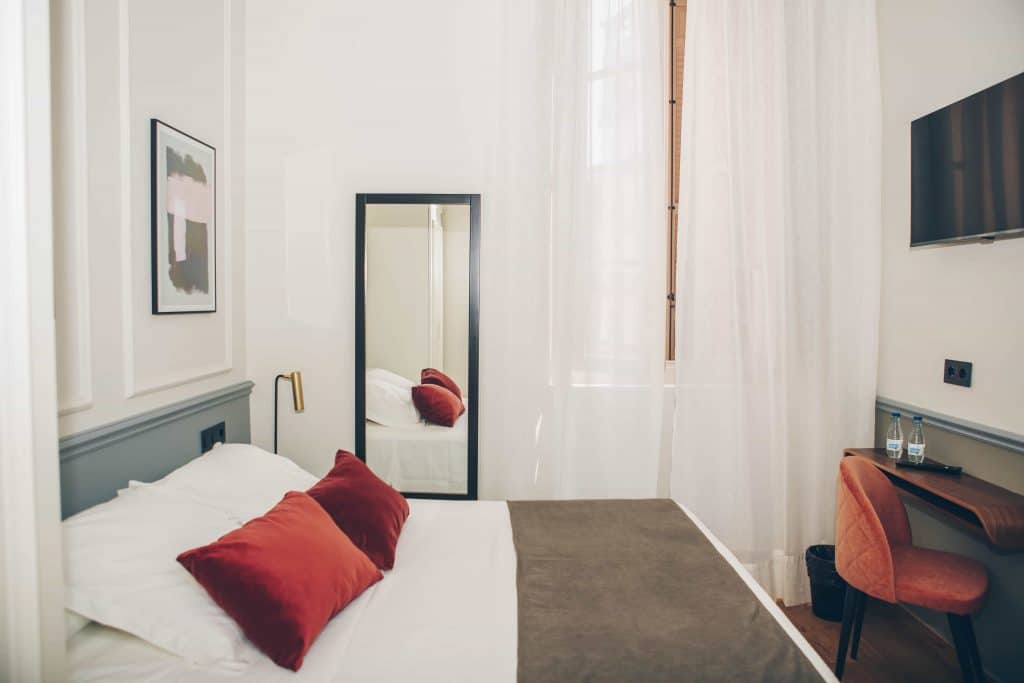 Spacious single room at the alcazaba premium hotel