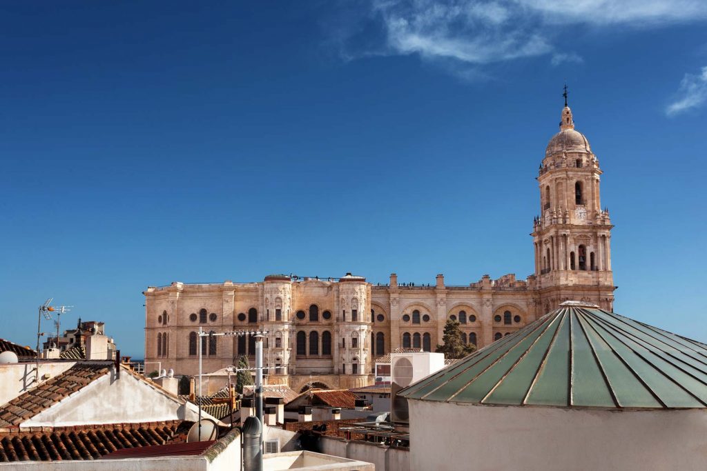 Vistas de la catedral de Málaga desde la terraza del Quizás