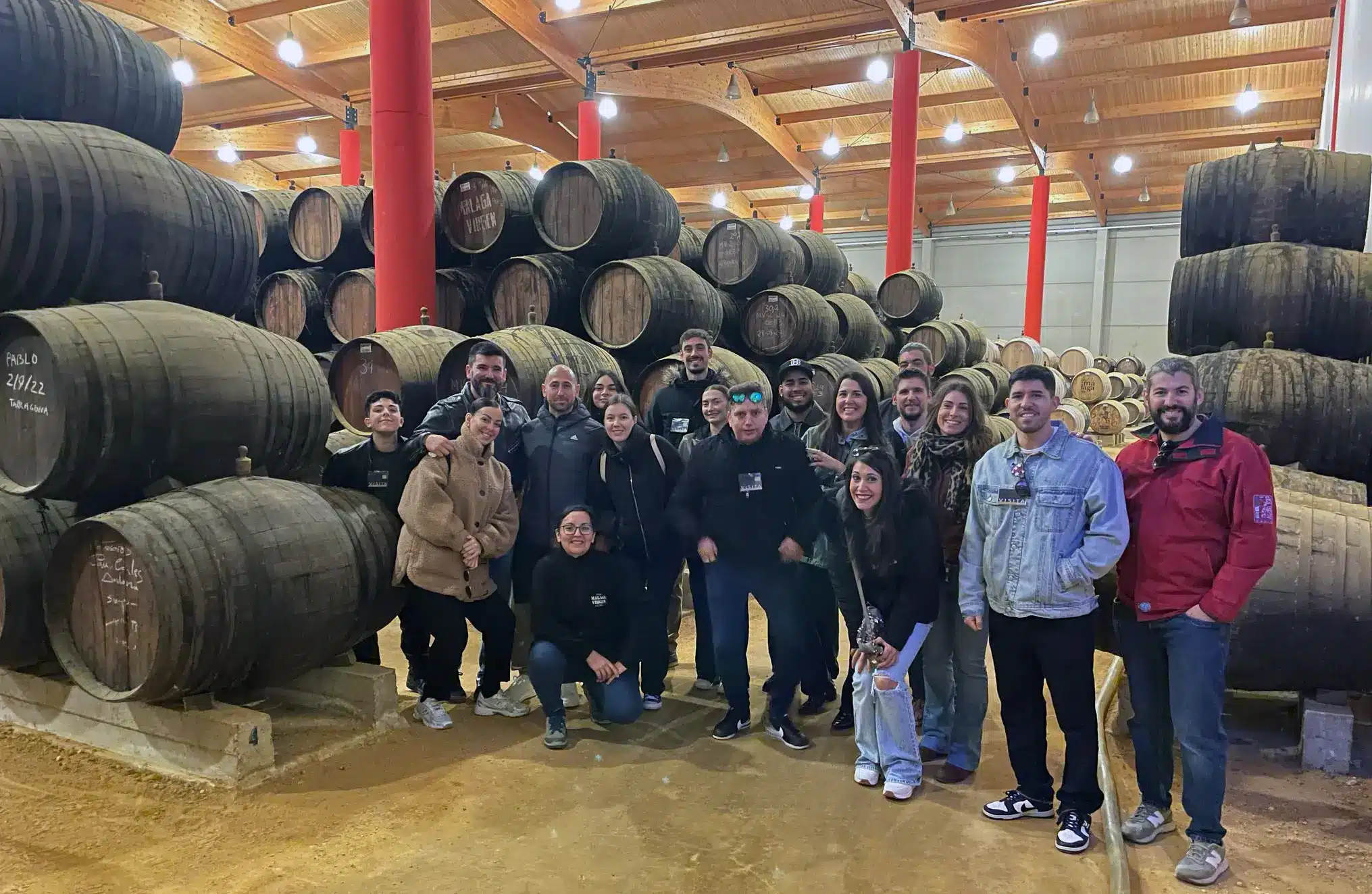 Visita Viñedos Malaga Virgen - Foto Grupo en Bodega